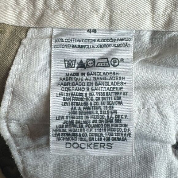 Dockers Khaki Shorts size 44 - Picture 5 of 6